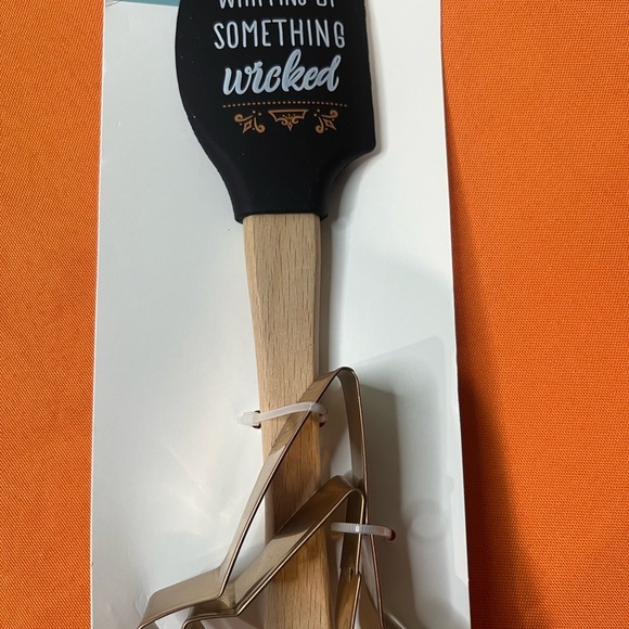 Wicked Black and Silver Spatula with Cookie Cutters - Picture 2 of 8